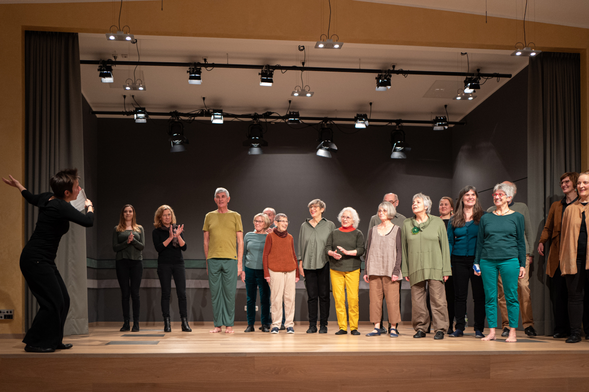 tanzcHor60+ Connected & Friends trifft tanzcHor60+