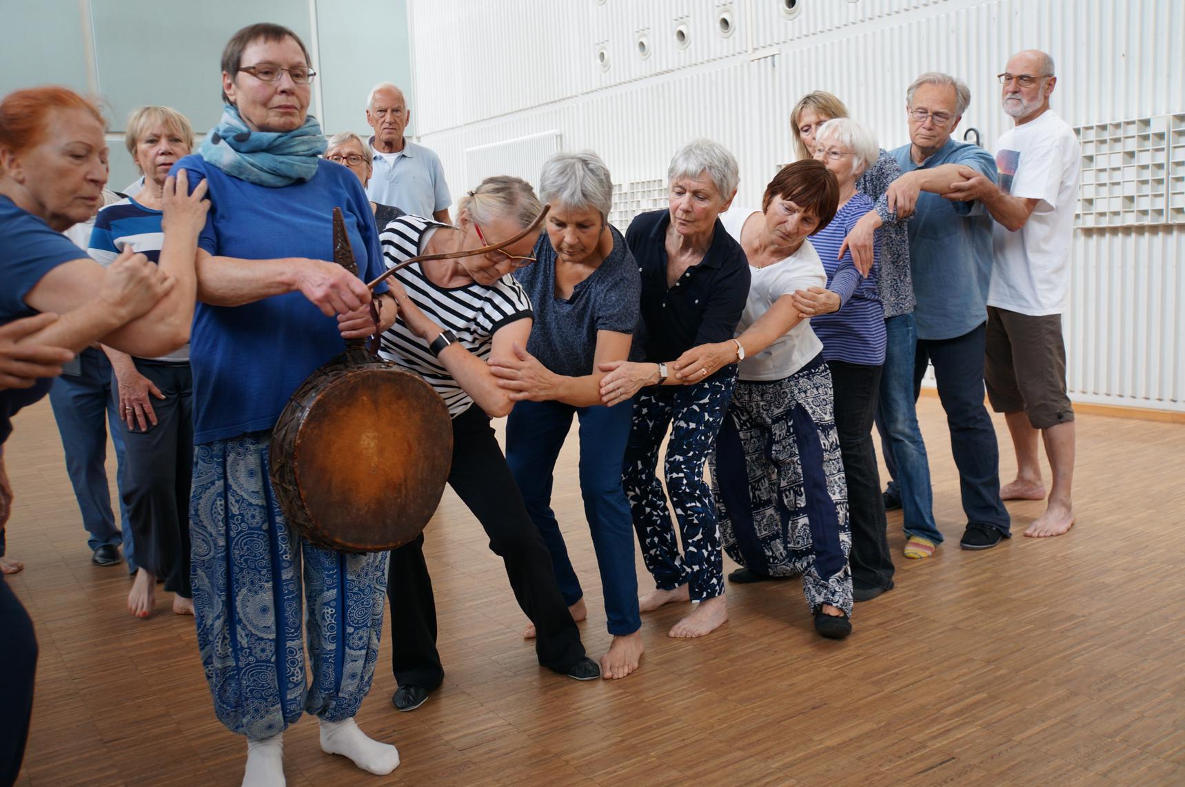 tanzcHor60+ HAT KOPF FUSS HERZ